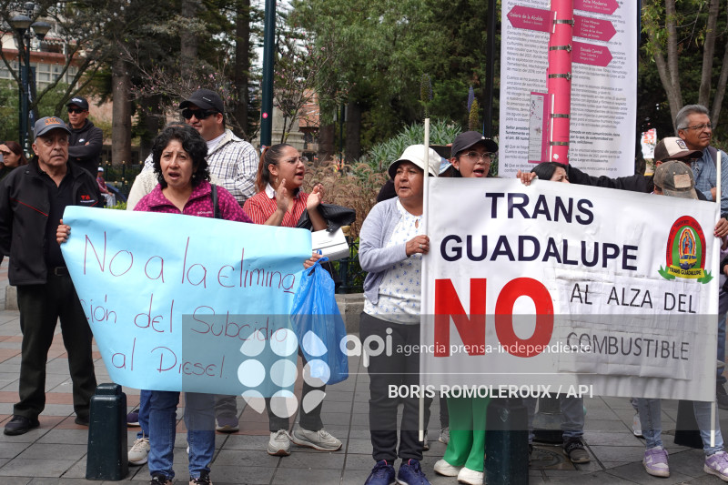 CUENCA-PROTESTA TRANSPORTE ESCOLAR-ALZA DIESEL