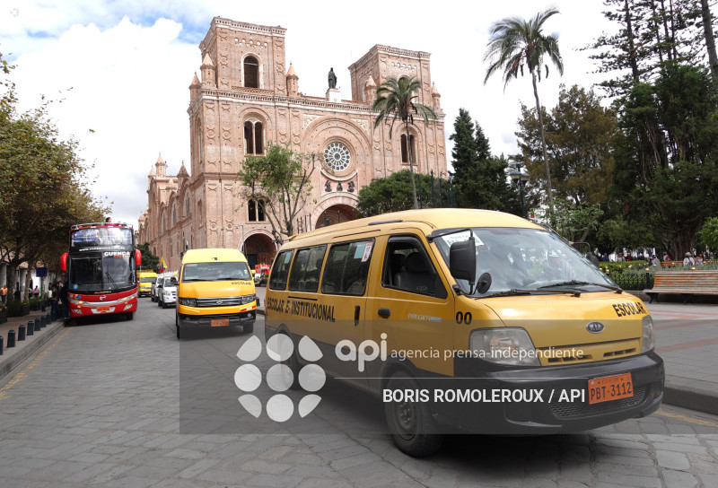 CUENCA-PROTESTA TRANSPORTE ESCOLAR-ALZA DIESEL