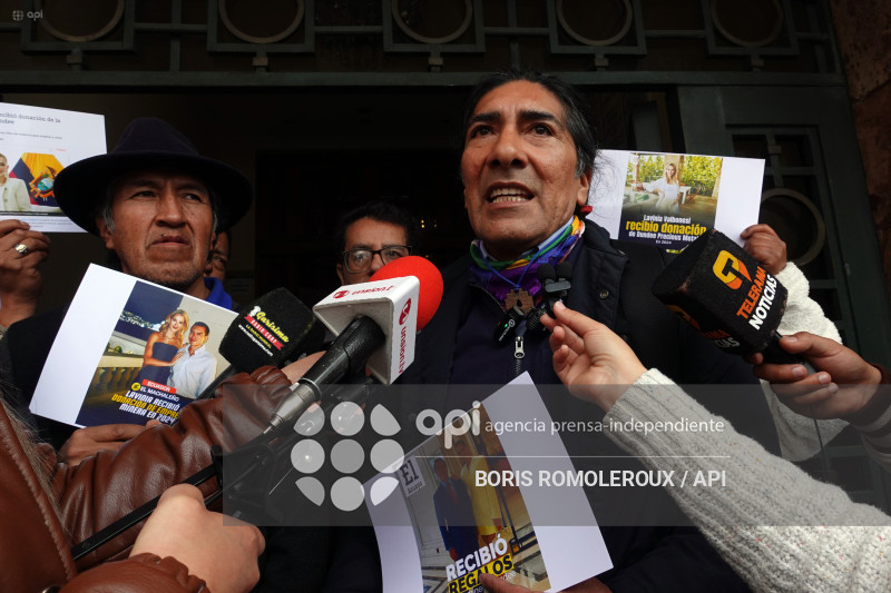 CUENCA-YAKU PEREZ-DENUNCIA A PRIMERA DAMA