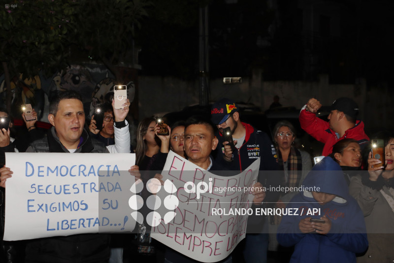 PLANTON CORTE CONSTITUCIONAL  RESPALDO A NOBOA