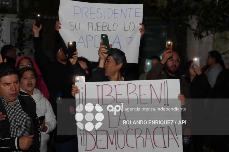 PLANTON CORTE CONSTITUCIONAL  RESPALDO A NOBOA