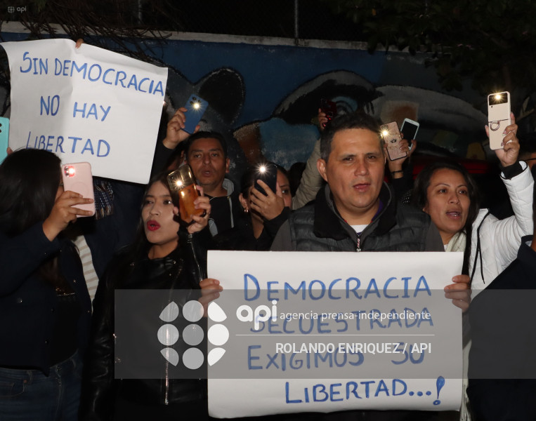 PLANTON CORTE CONSTITUCIONAL  RESPALDO A NOBOA