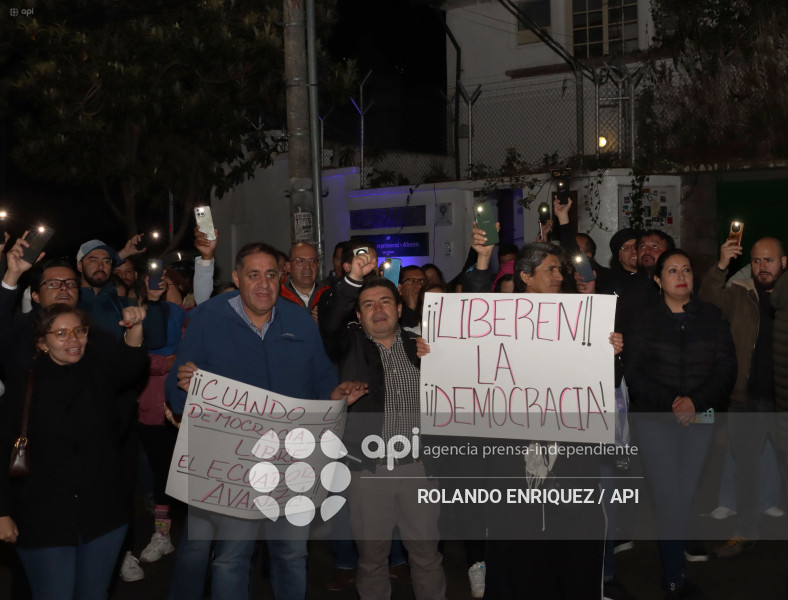 PLANTON CORTE CONSTITUCIONAL  RESPALDO A NOBOA