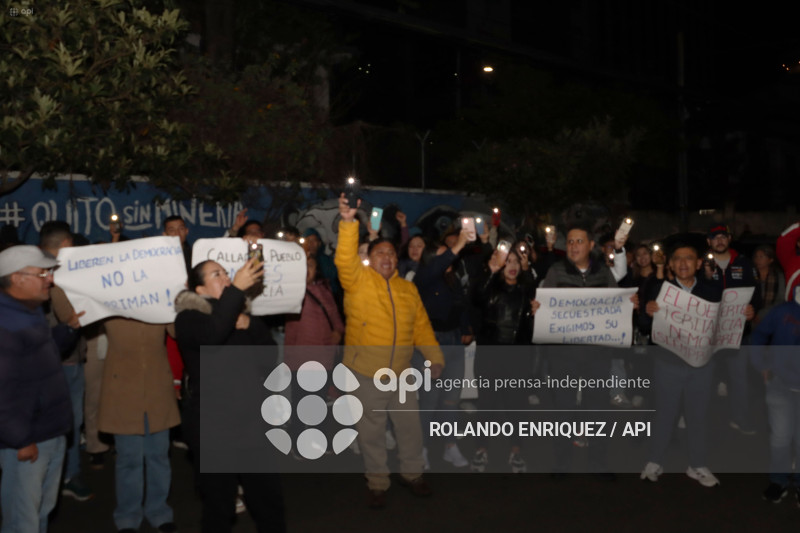 PLANTON CORTE CONSTITUCIONAL  RESPALDO A NOBOA