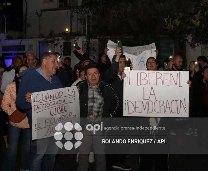 PLANTON CORTE CONSTITUCIONAL  RESPALDO A NOBOA