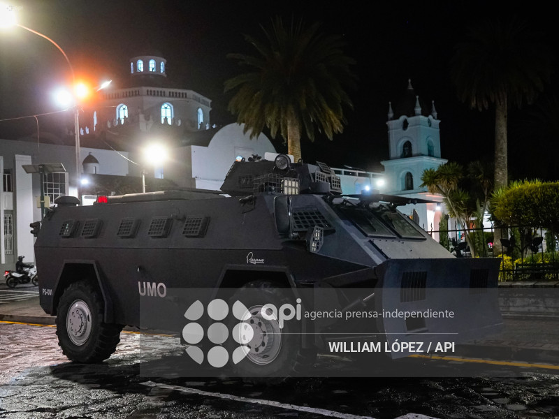 AMBIENTE NOCHE GOBERNACION COTOPAXI