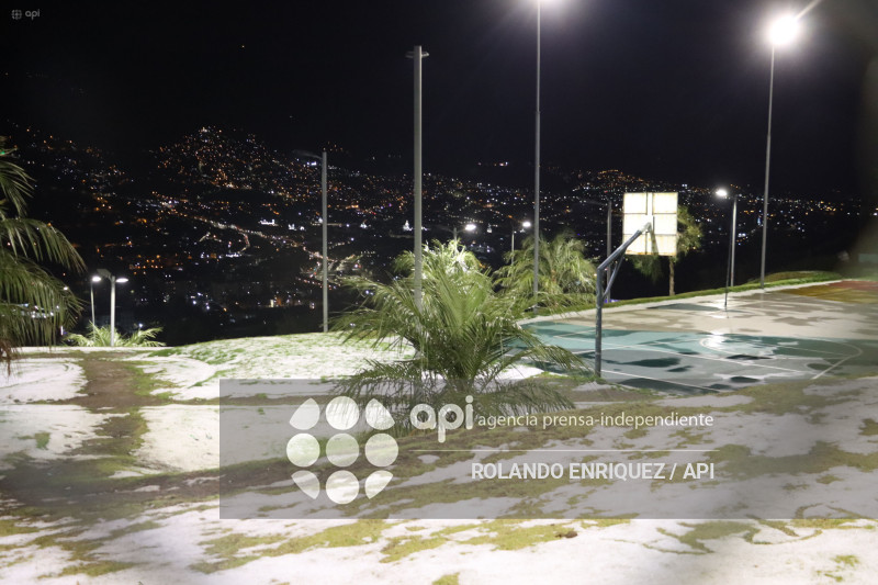 GRANIZO EN LA  LOMA DE PUENGASI