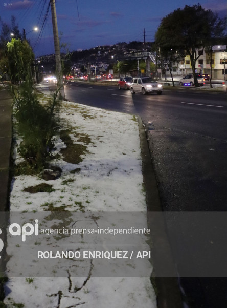 GRANIZO EN LA  LOMA DE PUENGASI