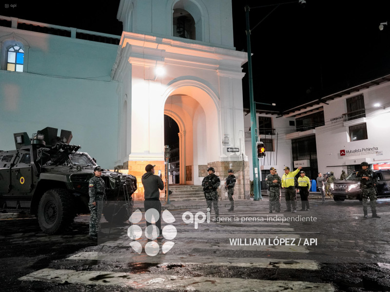 AMBIENTE NOCHE GOBERNACION COTOPAXI