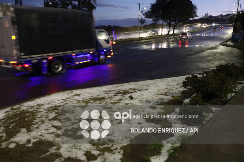 GRANIZO EN LA  LOMA DE PUENGASI