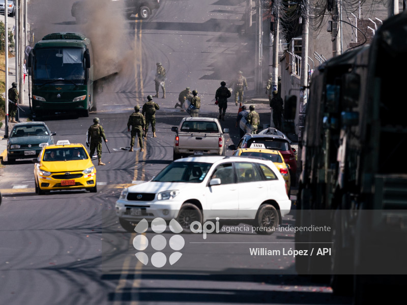 INCENDIO BUS MILITAR