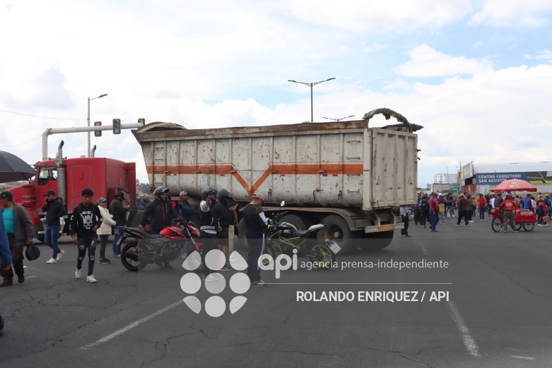 INDIGENAS PANAMERICANA LATACUNGA