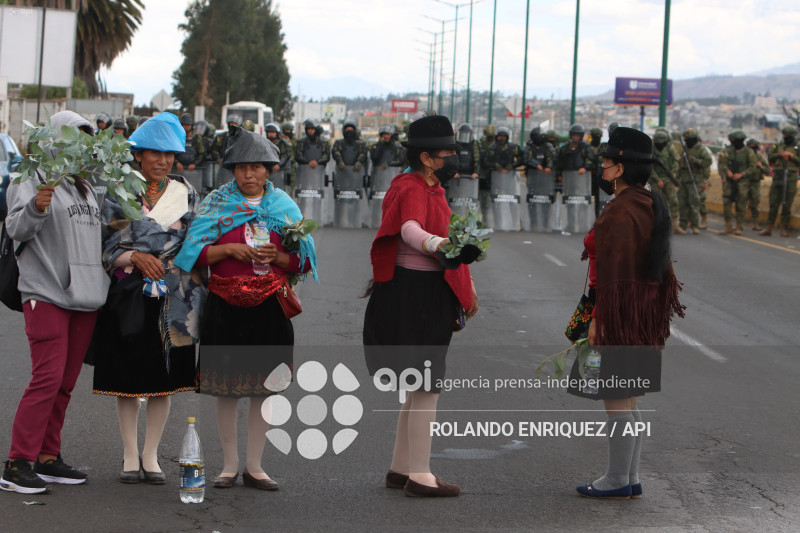 INDIGENAS PANAMERICANA LATACUNGA