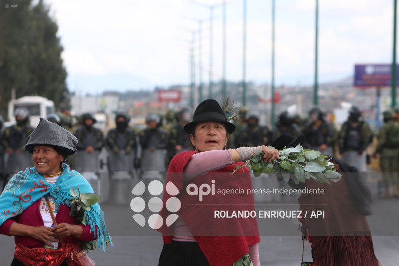 INDIGENAS PANAMERICANA LATACUNGA