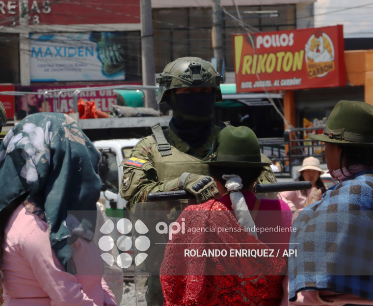 MARCHA CONAIE LATACUNGA