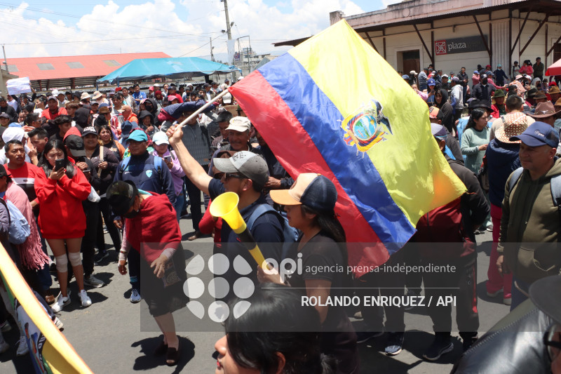 MARCHA CONAIE LATACUNGA