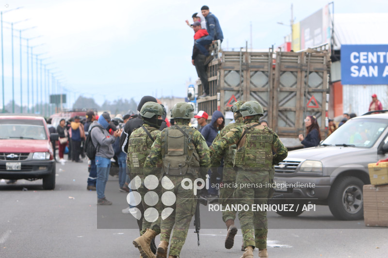 INDIGENAS PANAMERICANA LATACUNGA