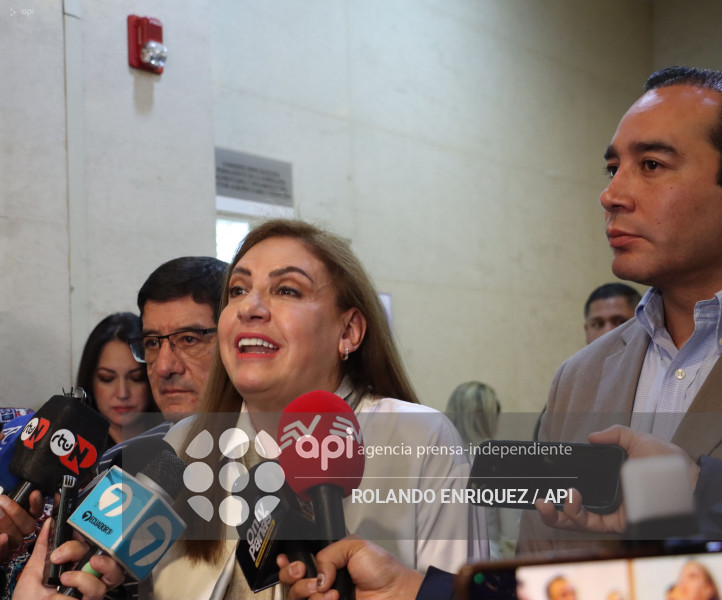 COMISION DE ETICA RECOMIENDA DESTITUCION DE NURIA BUTIÑA