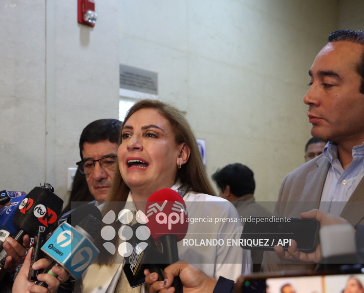 COMISION DE ETICA RECOMIENDA DESTITUCION DE NURIA BUTIÑA