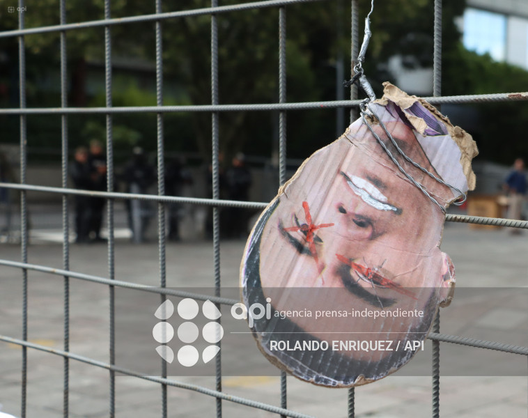 PLANTON EN FISCALIA POR DETENIDOS EN EL PARO