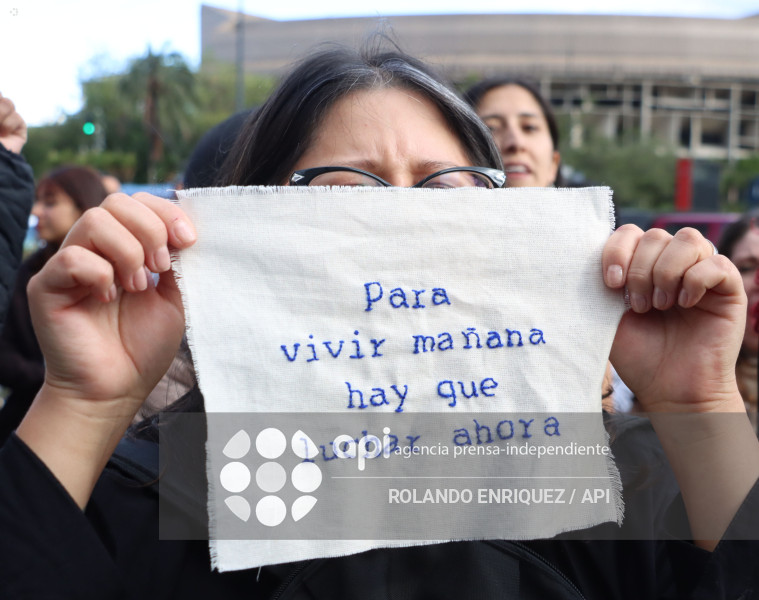 PLANTON EN FISCALIA POR DETENIDOS EN EL PARO