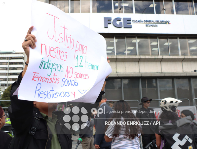 PLANTON EN FISCALIA POR DETENIDOS EN EL PARO