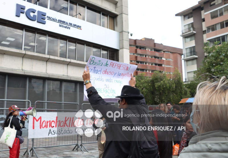 PLANTON EN FISCALIA POR DETENIDOS EN EL PARO