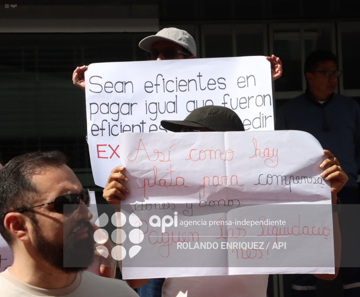 EX TRABAJADORES PETROECUADOR PROTESTA