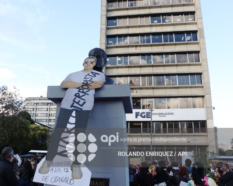 PLANTON EN FISCALIA POR DETENIDOS EN EL PARO