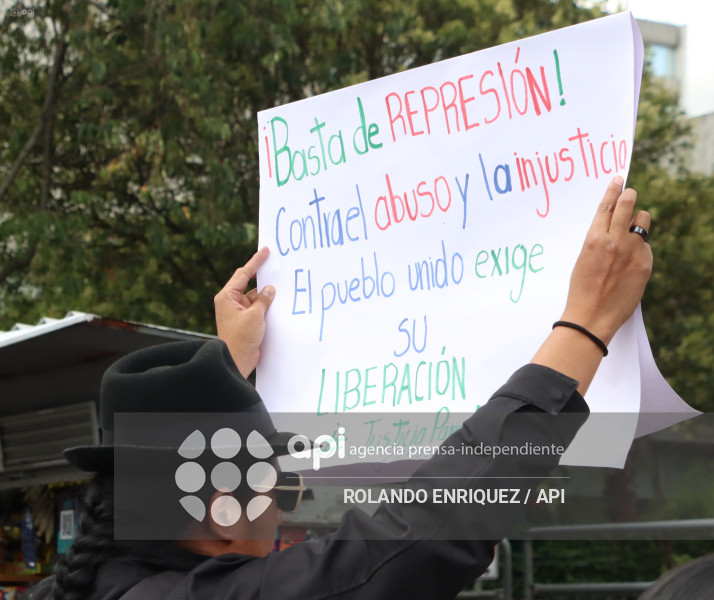 PLANTON EN FISCALIA POR DETENIDOS EN EL PARO