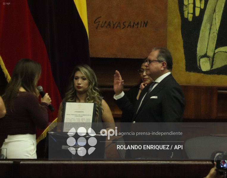 ASAMBLEA POSESIONA A FABIAN FABARA JUDICATURA