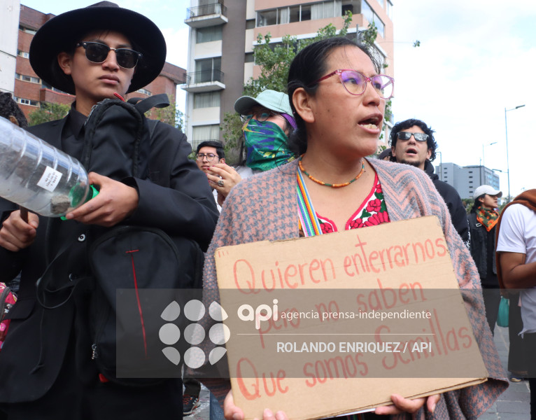 PLANTON EN FISCALIA POR DETENIDOS EN EL PARO