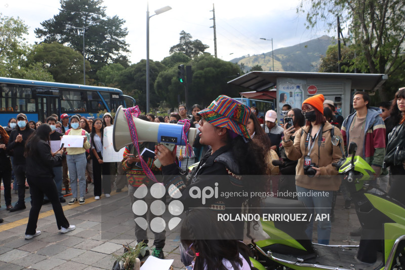 PLANTON EN FISCALIA POR DETENIDOS EN EL PARO