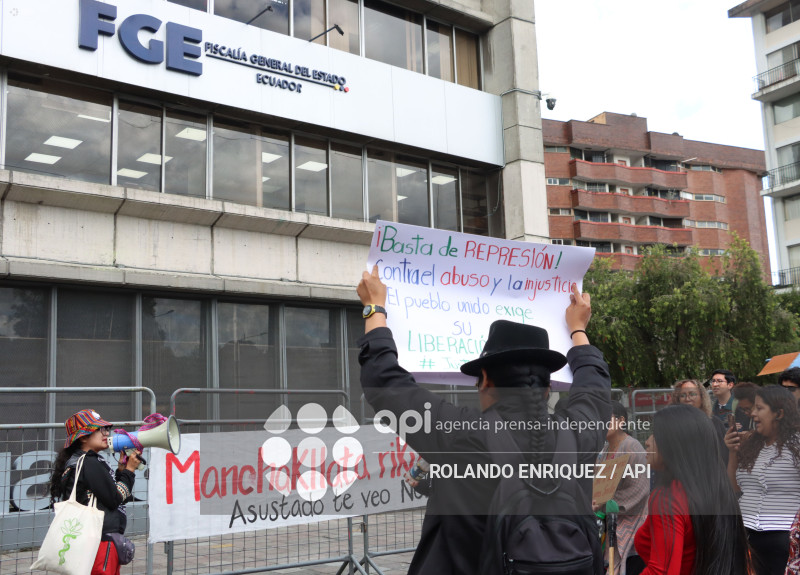 PLANTON EN FISCALIA POR DETENIDOS EN EL PARO