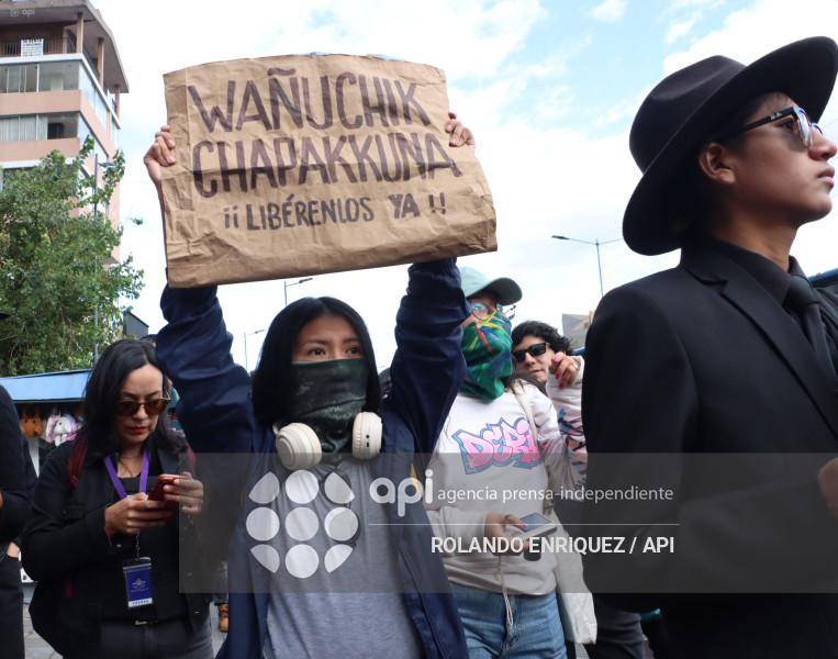 PLANTON EN FISCALIA POR DETENIDOS EN EL PARO