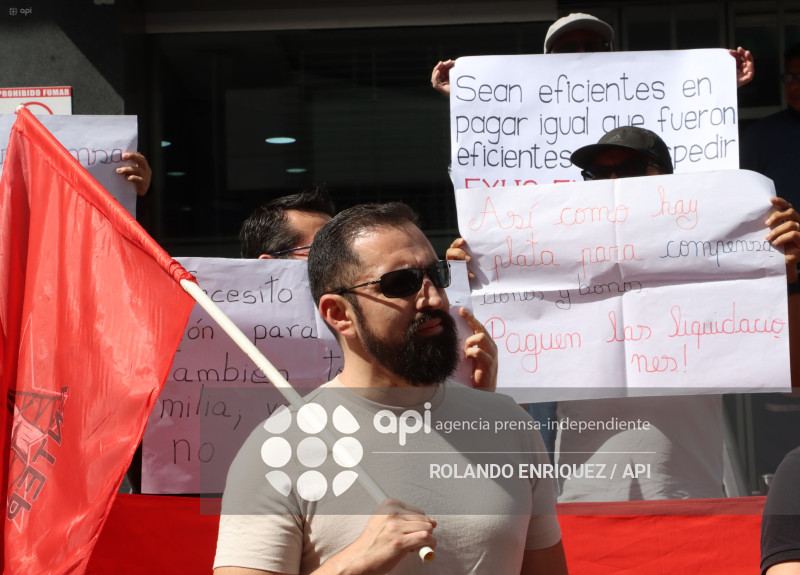 EX TRABAJADORES PETROECUADOR PROTESTA