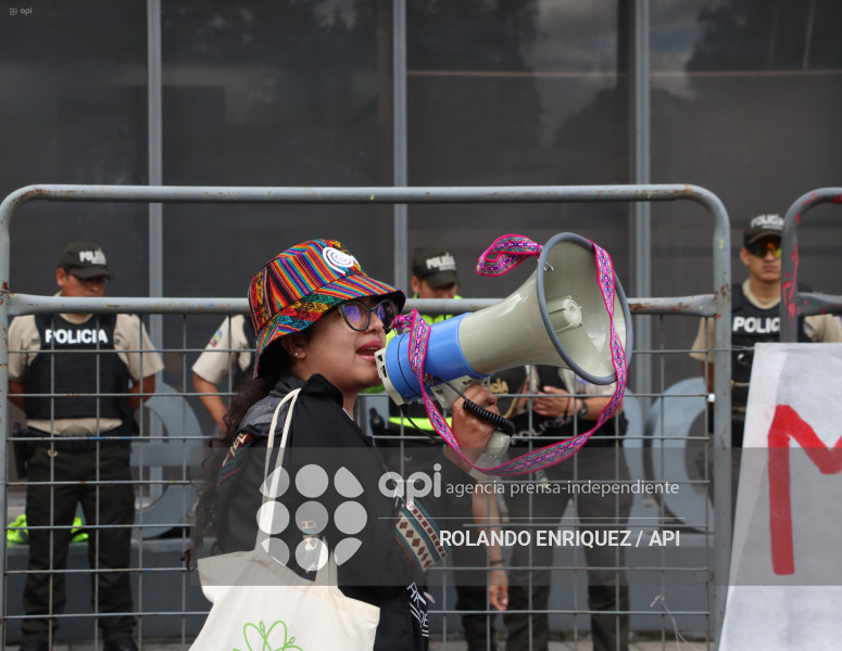 PLANTON EN FISCALIA POR DETENIDOS EN EL PARO