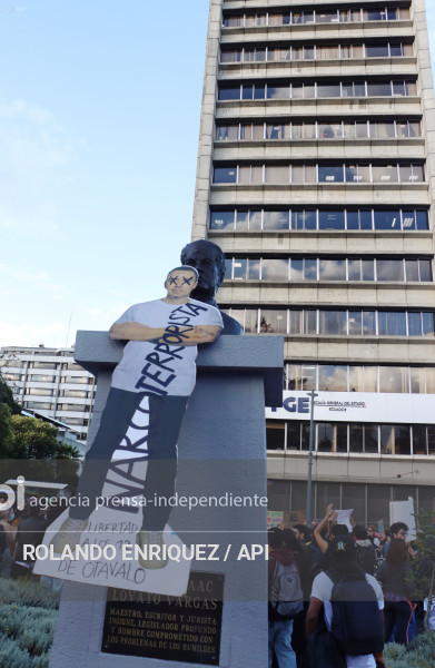 PLANTON EN FISCALIA POR DETENIDOS EN EL PARO