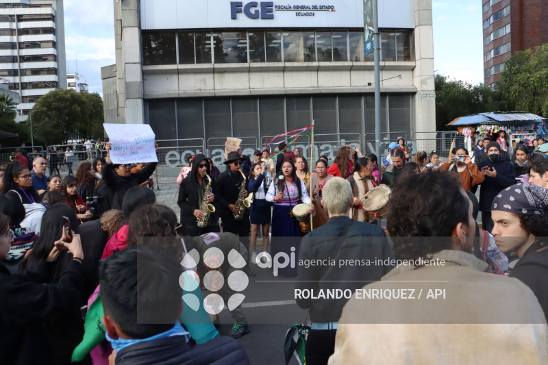 PLANTON EN FISCALIA POR DETENIDOS EN EL PARO