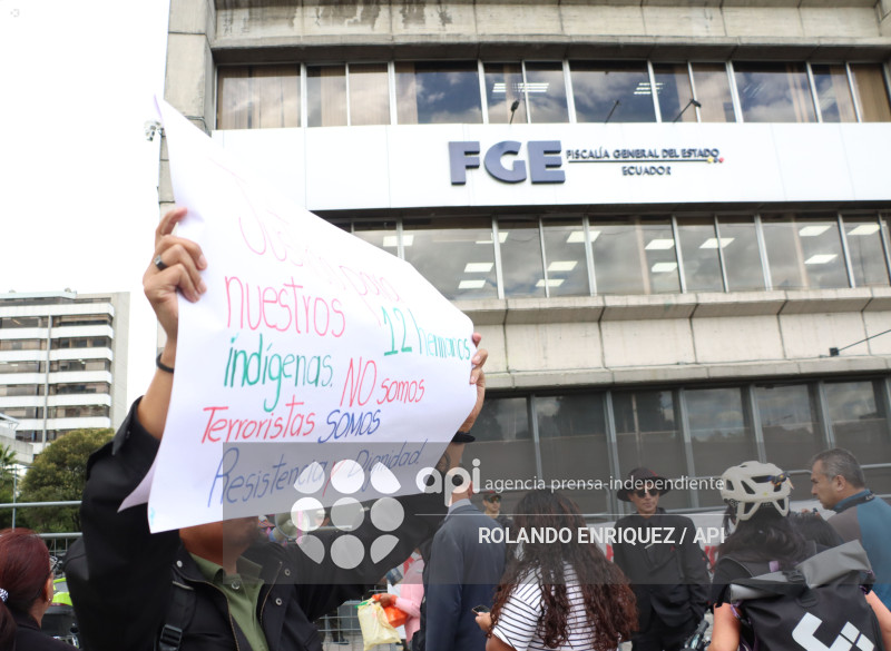 PLANTON EN FISCALIA POR DETENIDOS EN EL PARO