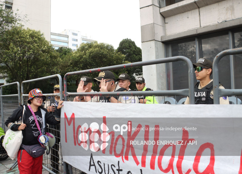 PLANTON EN FISCALIA POR DETENIDOS EN EL PARO