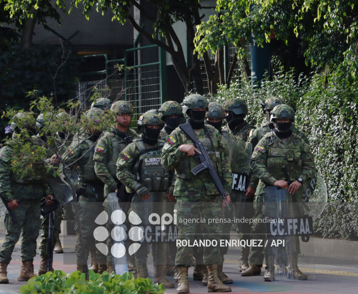 PLANTON EN FISCALIA POR DETENIDOS EN EL PARO