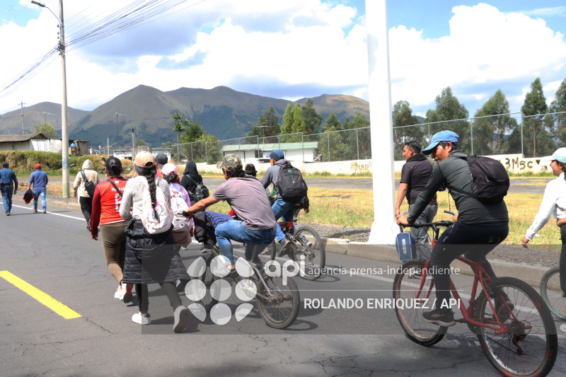 PARO DIFICULTA LA MOVILIDAD EN TABACUNDO