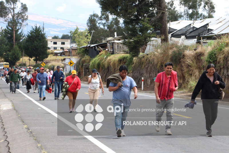 PARO DIFICULTA LA MOVILIDAD EN TABACUNDO