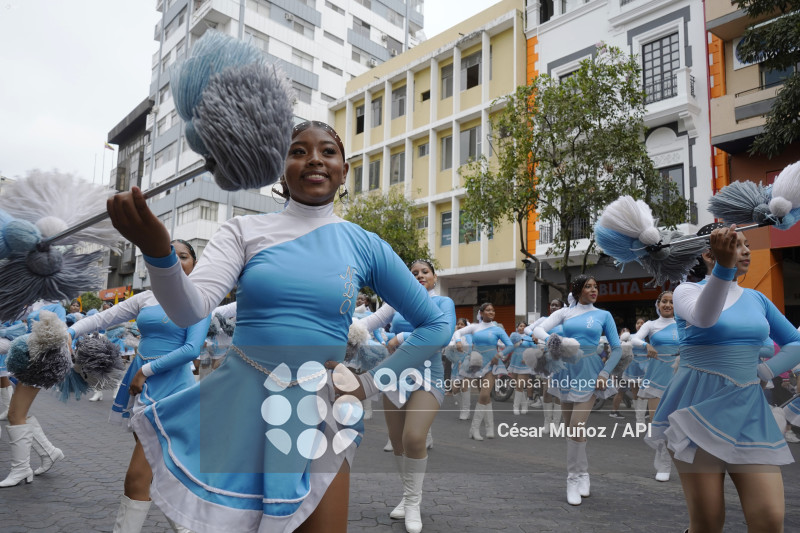 GYE-DESFILE ESTUDIANTIL