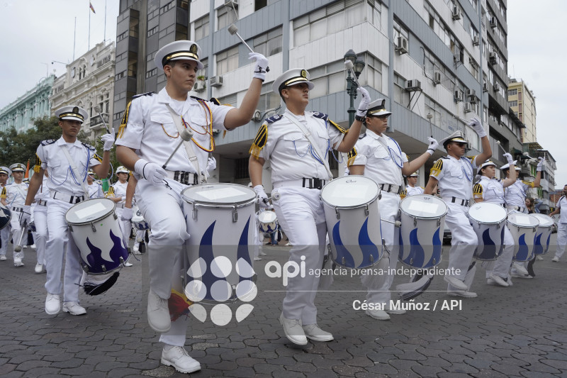 GYE-DESFILE ESTUDIANTIL