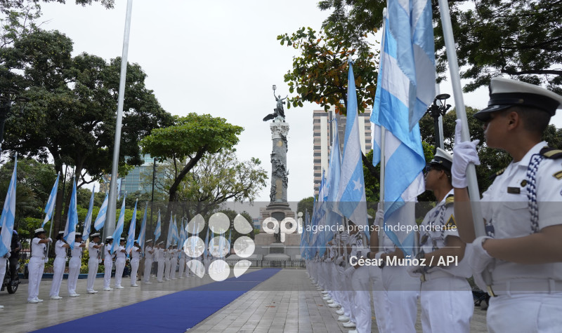 GYE-DESFILE ESTUDIANTIL