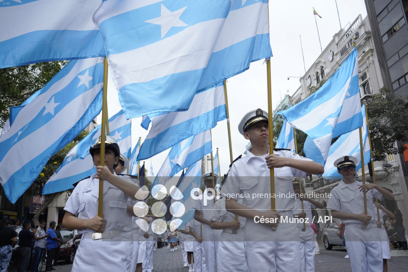 GYE-DESFILE ESTUDIANTIL