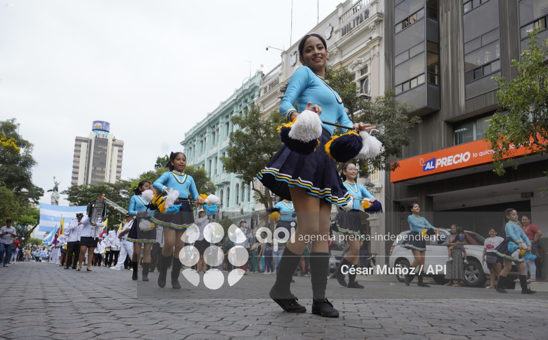 GYE-DESFILE ESTUDIANTIL