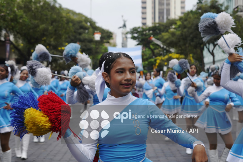 GYE-DESFILE ESTUDIANTIL